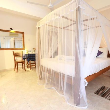 Dock Holiday Guest House Unawatuna Exterior foto