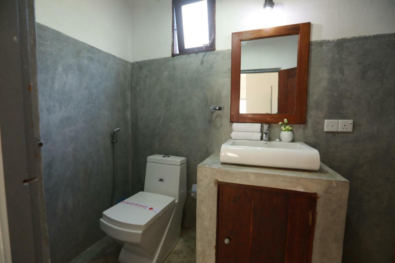 Dock Holiday Guest House Unawatuna Exterior foto