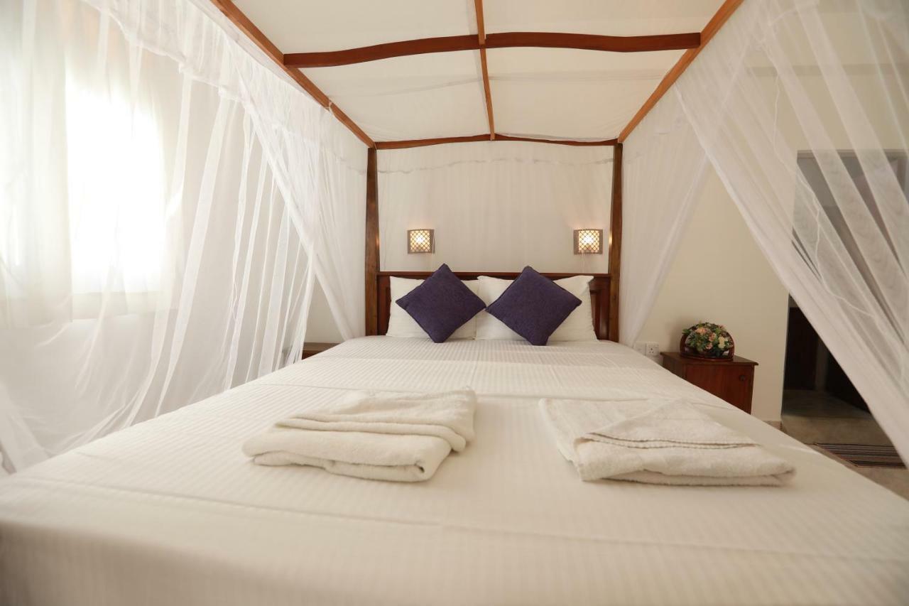 Dock Holiday Guest House Unawatuna Exterior foto