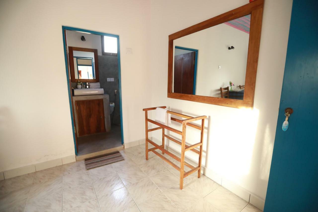 Dock Holiday Guest House Unawatuna Exterior foto