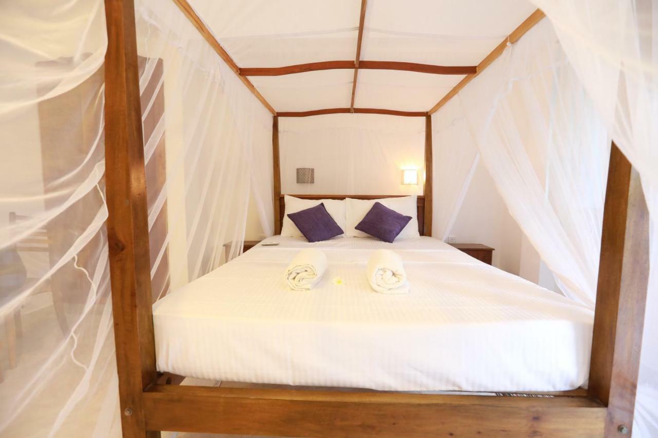 Dock Holiday Guest House Unawatuna Exterior foto