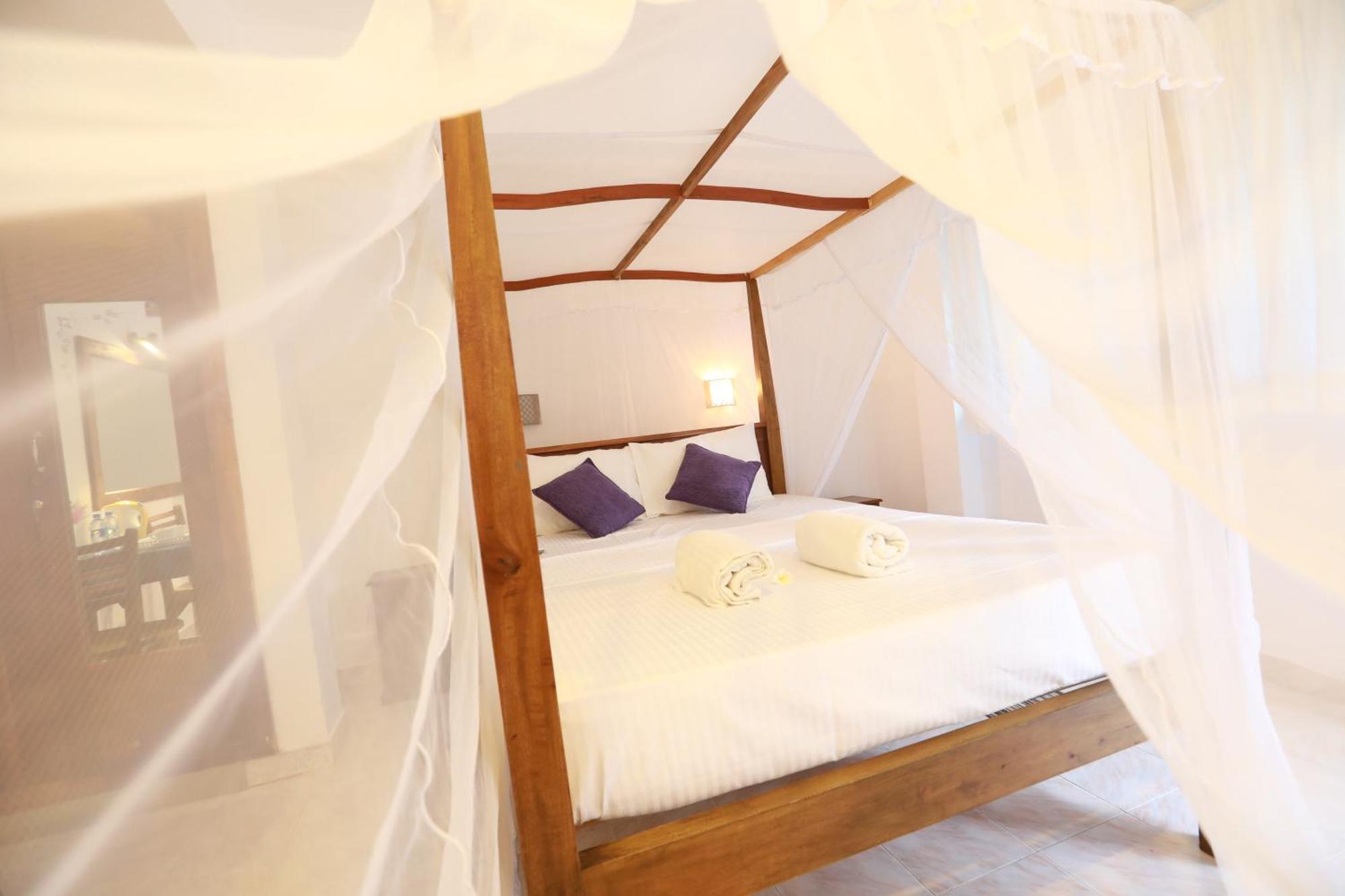 Dock Holiday Guest House Unawatuna Exterior foto