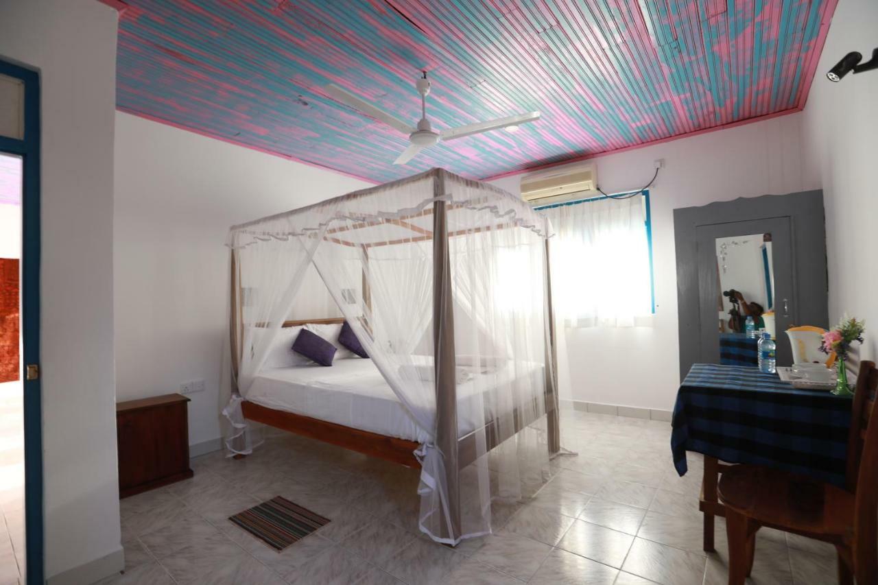 Dock Holiday Guest House Unawatuna Exterior foto
